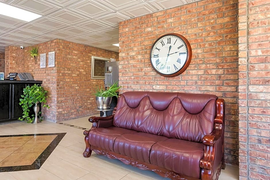Rodeway Inn Branson, Brick House