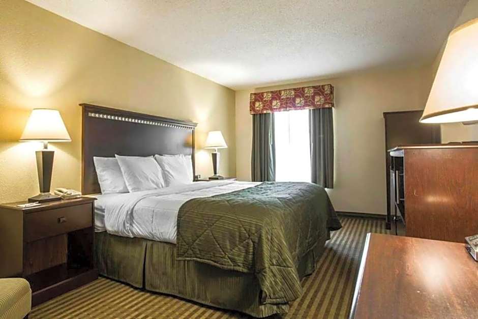 Quality Inn & Suites Greenville - Haywood Mall