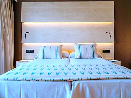 Premium Double Room with Sea View (2 adults)