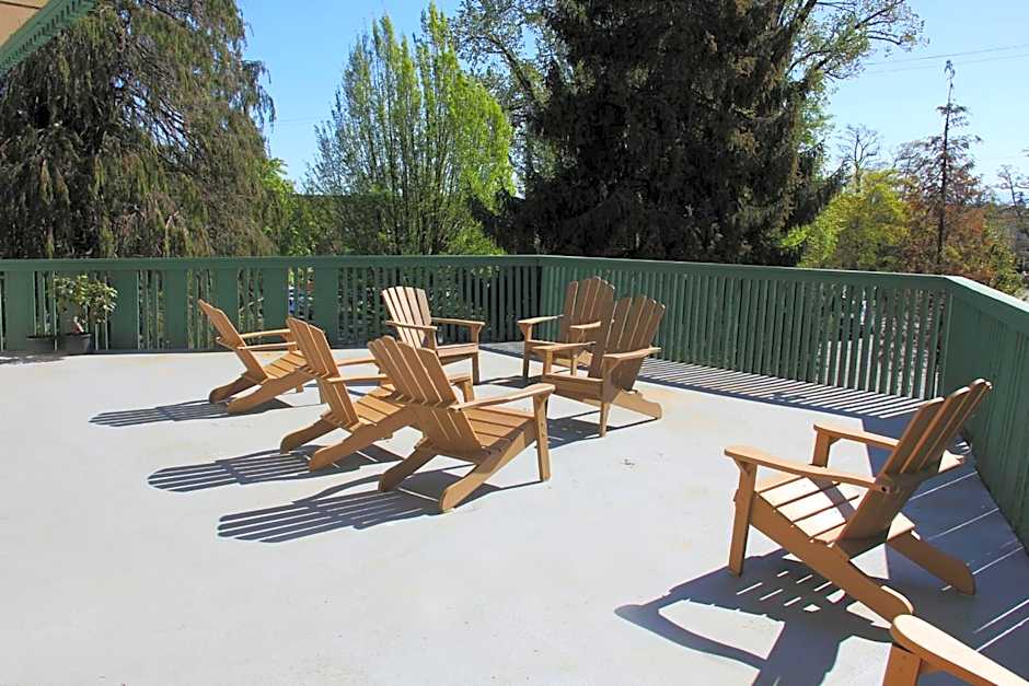 Robin Hood Inn and Suites