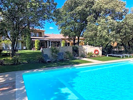 Logis Hôtel La Bastide De Grignan & Restaurant "La Chênaie"