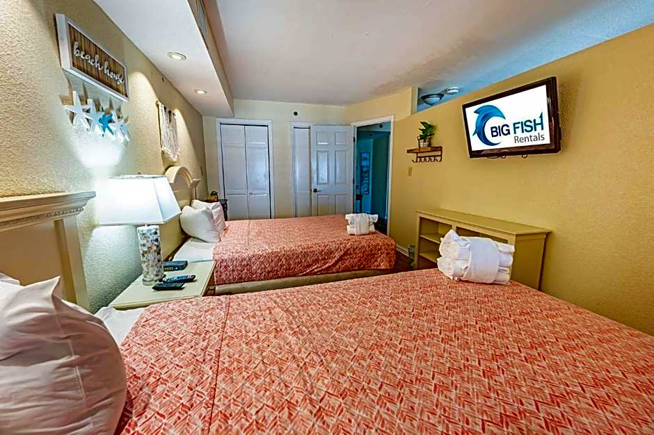 Oceanfront Views, Recently Renovated Kitchen,Pools