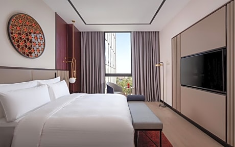 1 King Suite Club Lounge Access Amir Temur Square View
