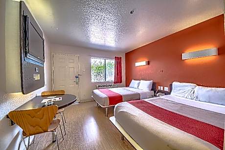 2 Full Beds | Non-Smoking