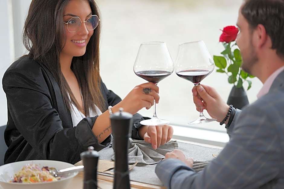 Hotel Restaurant Brasserie Feestzaal Ahoi, Kortrijk