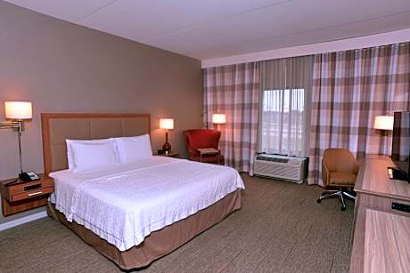 King Room with Roll-In Shower - Mobility/Hearing Accessible