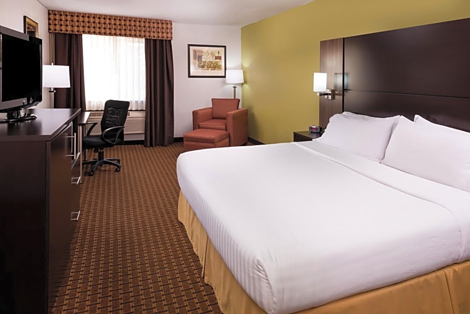 Holiday Inn Express & Suites Bucyrus by IHG