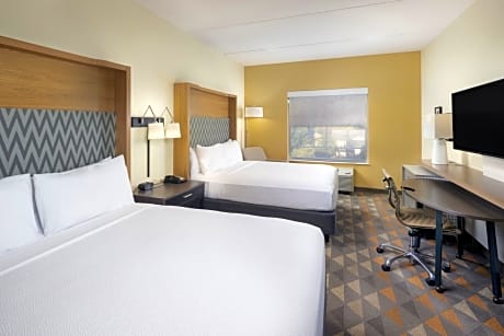Standard Queen Room with Two Queen Beds, Balcony and City View