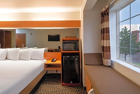 Queen Room - Disability Access/Non-Smoking