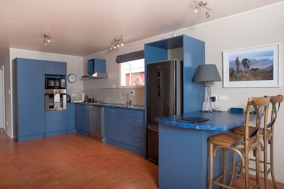 Mountain Chalets Motel