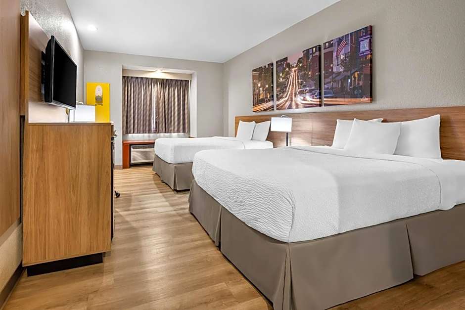 Days Inn by Wyndham near Kansas Speedway