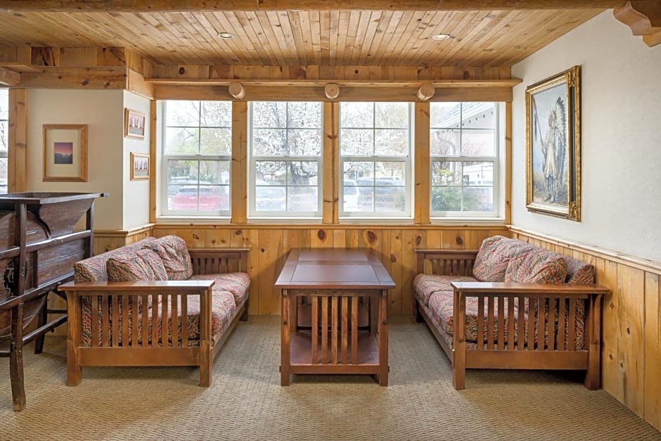River Canyon Lodge