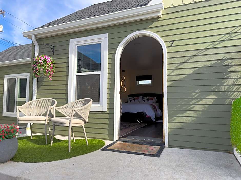 EO Bungalows, Black Hills