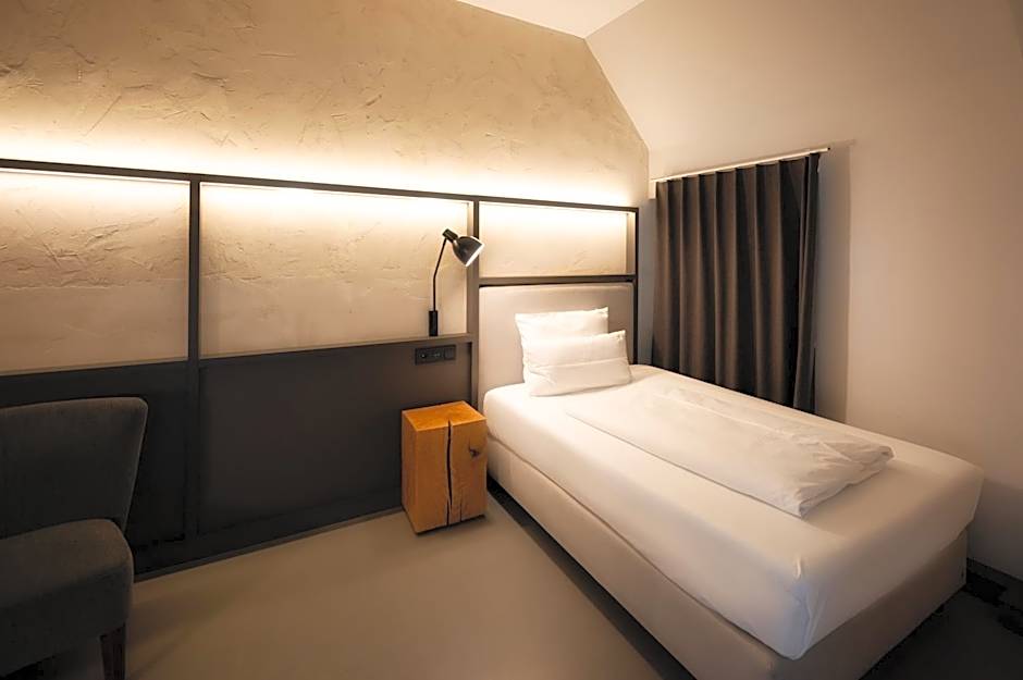 Zdjęcie 1 z 4 — cosmopolitan 1 Twin Bed