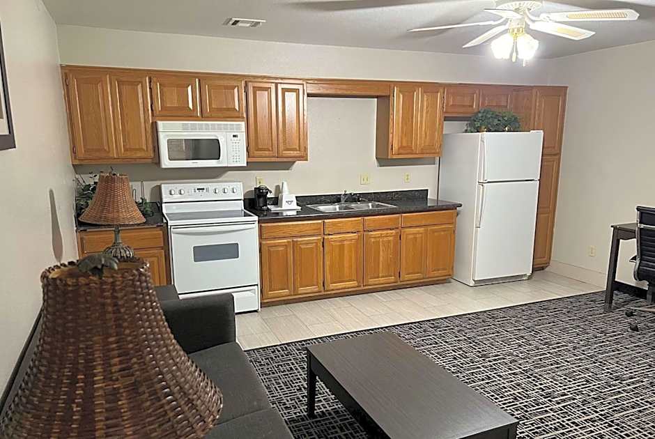 Days Inn by Wyndham Grove