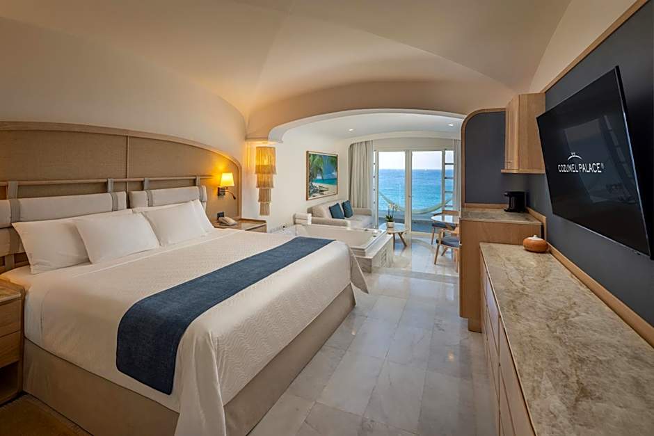 Photo 1 of 3 of Superior Suite, Ocean front