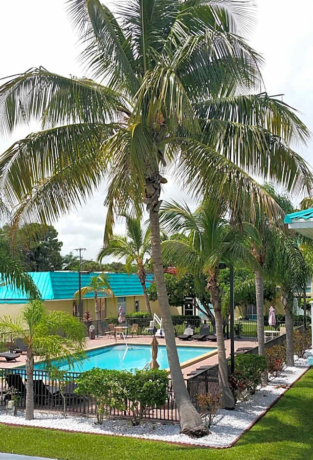 Days Inn & Suites by Wyndham Fort Pierce Midtown