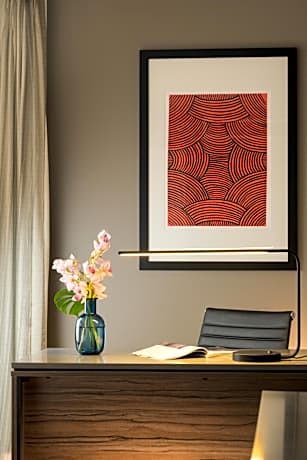 Park & Stay - King Room with Club Lounge Access