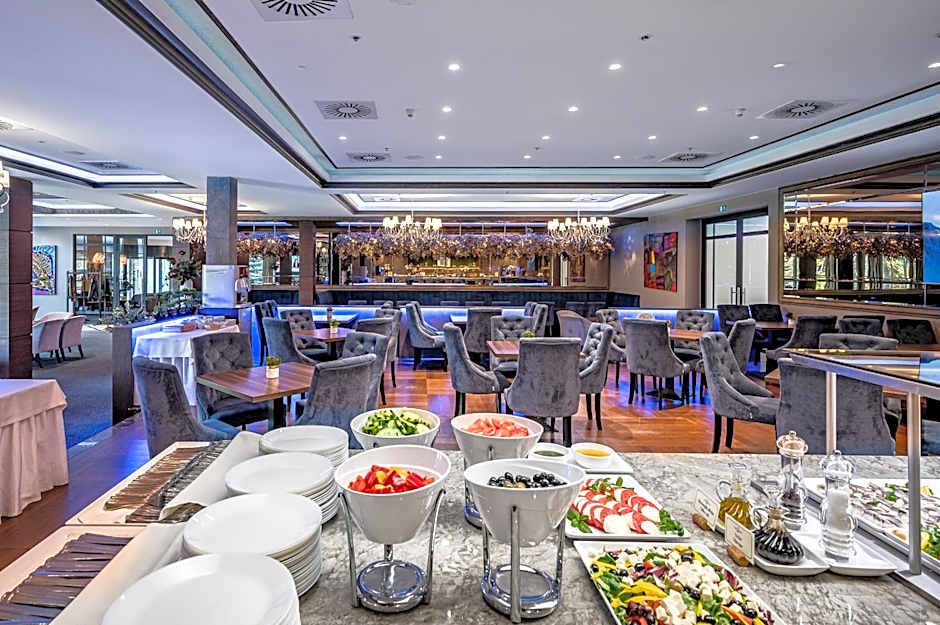 VILNIUS PARK PLAZA HOTEL, Restaurant & Terrace, Panorama Bar, Conference & Banquet Center