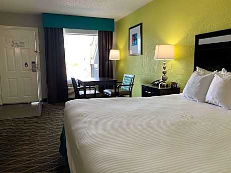 King Room with Bath Tub - Disability Access/Non-Smoking