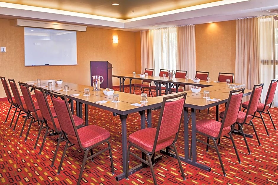 Courtyard by Marriott North Charleston Airport Coliseum