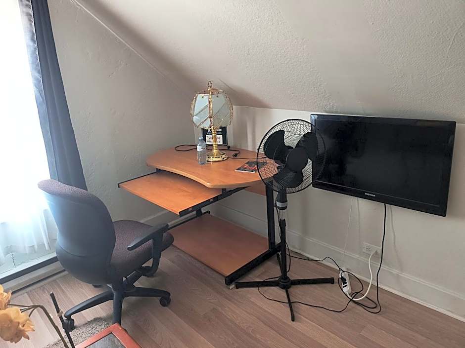 Cozy downtown one bedroom free parking