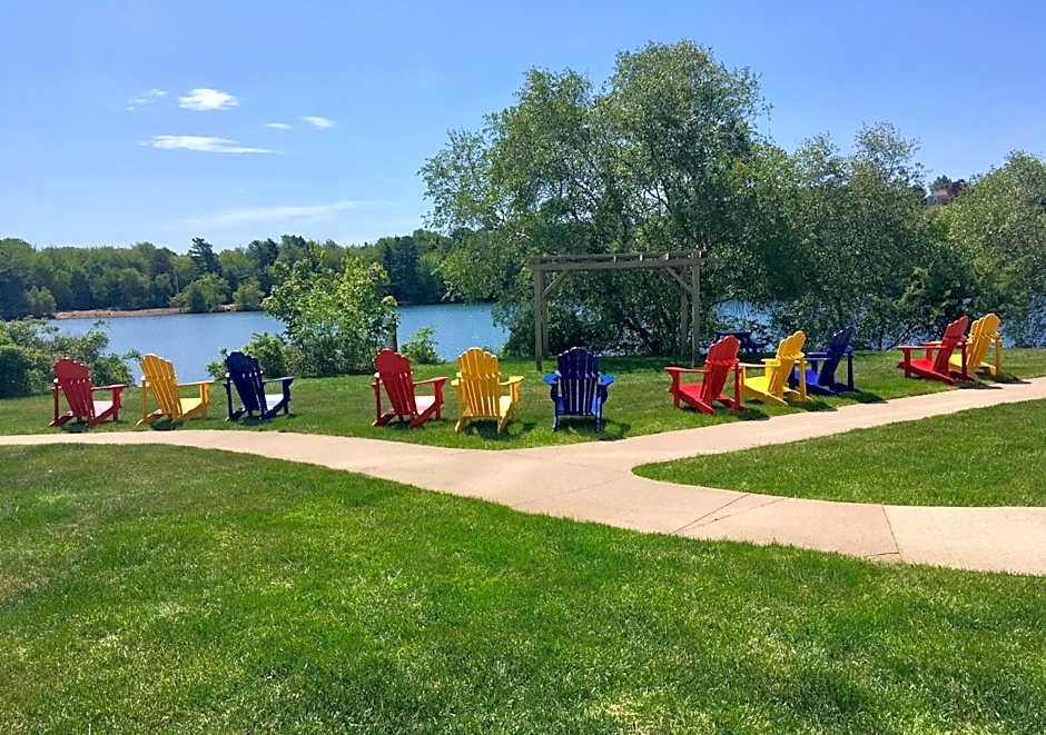 Best Western Plus Chocolate Lake Hotel