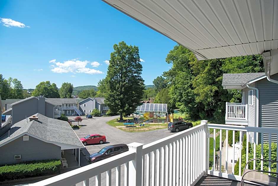 Adirondack Retreat Inn & Suites