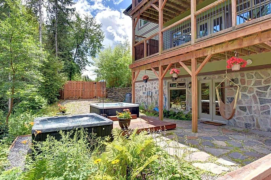 Front RIVER private BEACH 2 HOT TUBS 15 p SAUNA