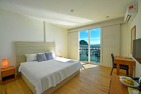 Deluxe King Room with Sea View - Non-Smoking