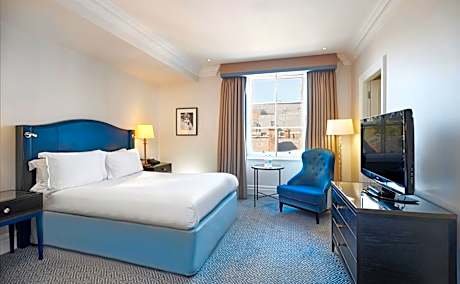 Two-Bedroom Family Suite with Lounge Area