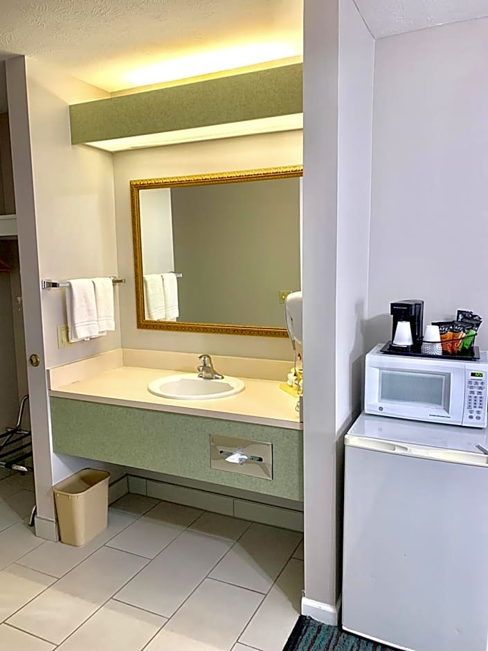 BridgePointe Inn & Suites by BPhotels, Lincoln I-80 & 27th St