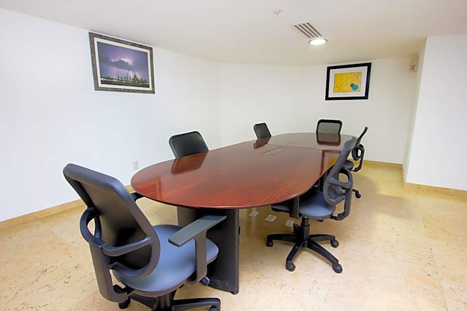 Holiday Inn Express Nuevo Laredo By IHG