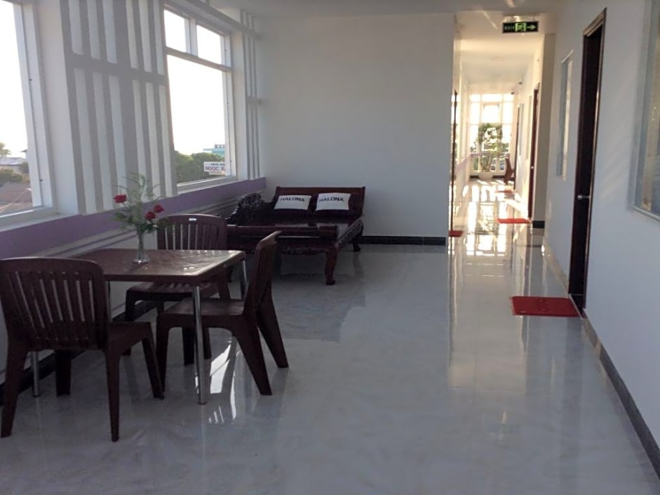 Halona Hotel