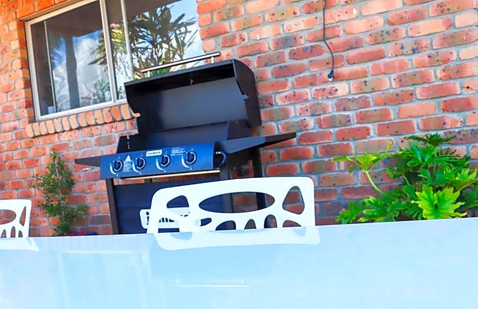 Kennedy Drive Boutique Motel & Nursery- Close To City Centre & Airport