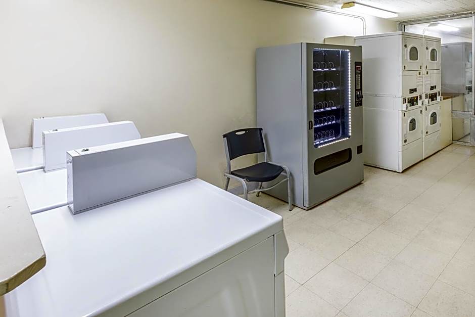 Super 8 by Wyndham Laredo