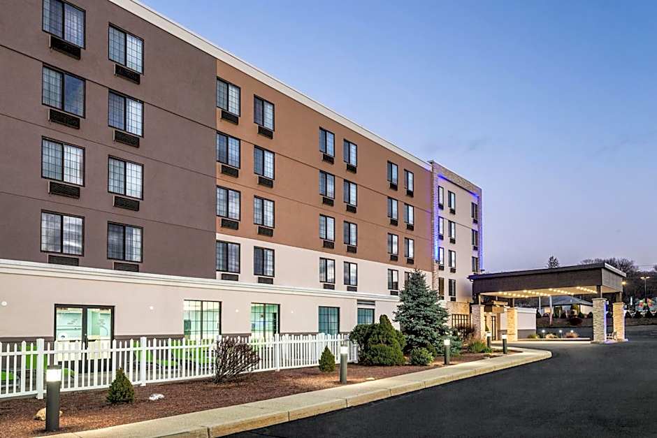 Holiday Inn Express Hotel & Suites Providence-Woonsocket By IHG