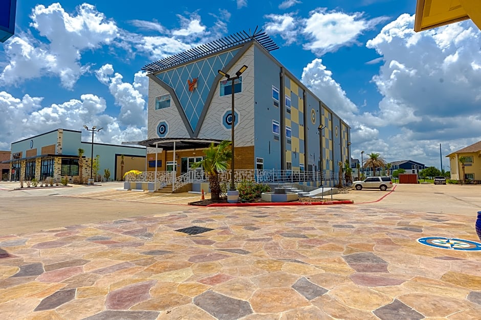 La Vyoma Villas, Westpark Hwy 6