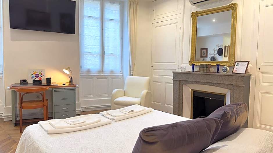 Chambre de charme au coeur du vieux Valence - Confort & Calme