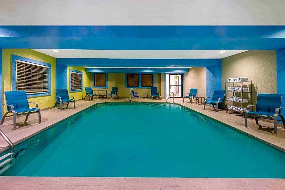 La Quinta Inn & Suites by Wyndham Erie