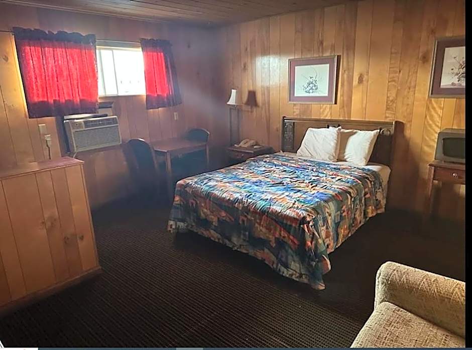 Love Hotels Western Holiday by OYO at Harlan Lake NE