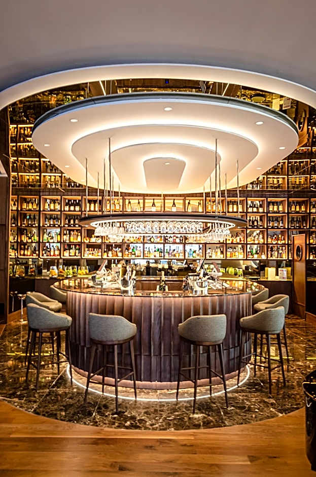 Sana Malhoa Park Hotel