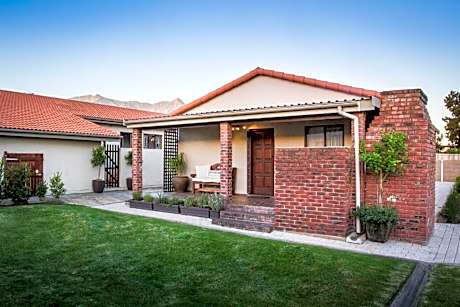 Out of Bounds Self-Catering Lodge