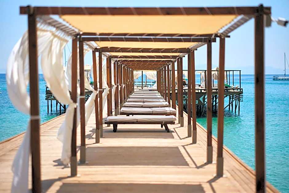 LAUR HOTELS Experience & Elegance