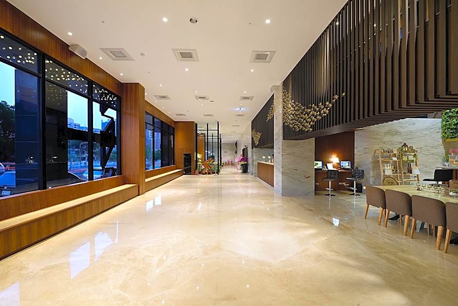 Aeris International Hotel