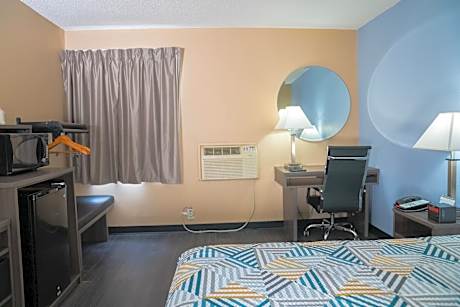 Queen Room - Disability Access - Non-Smoking