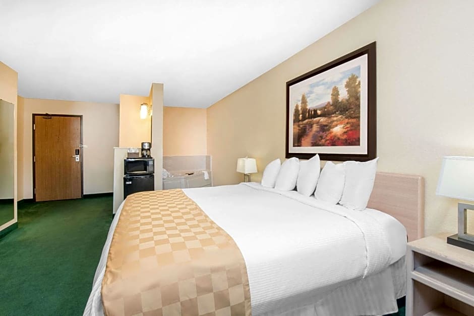 Days Inn & Suites by Wyndham Fargo 19th Ave/Airport Dome