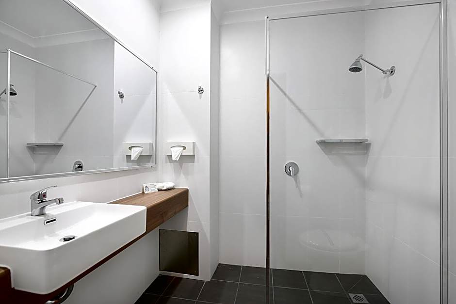 New England Motor Inn