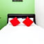OYO 850 Gold Star Hotel