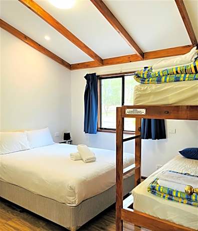 Superior 2 Bedroom Cabin - Sleeps 6